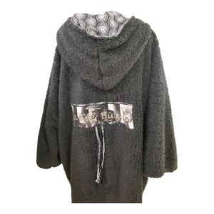 Création upcyclée d'un manteau en polaire doublé